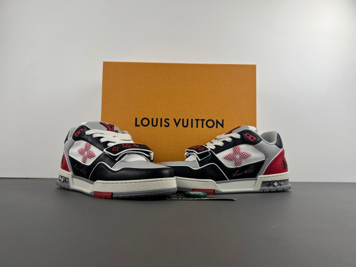 LV TRAINER SNEAKER LV-000555