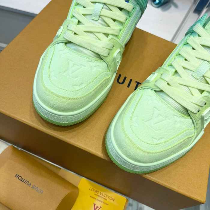 LV SNEAKER LV-000421