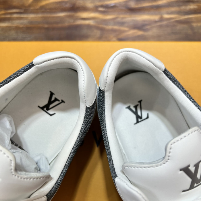 LV SNEAKER LV-000536