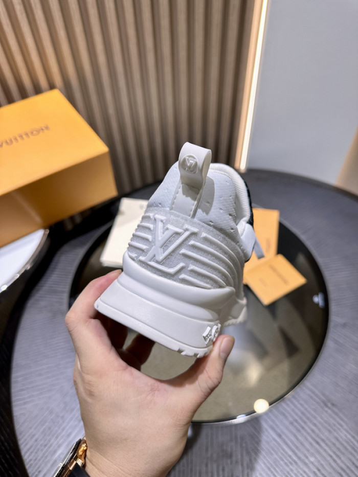 LV SNEAKER LV-000614