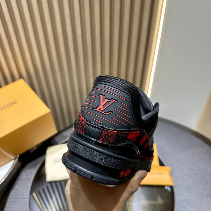 LV TRAINER SNEAKER LV-000584