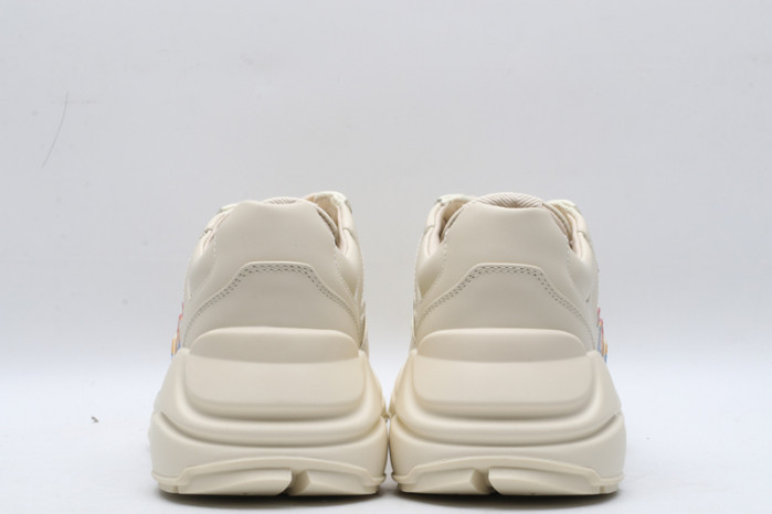 G*u*i* trainer sneaker109