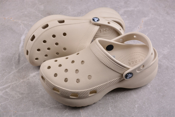 CROCS SCANDAL C00039