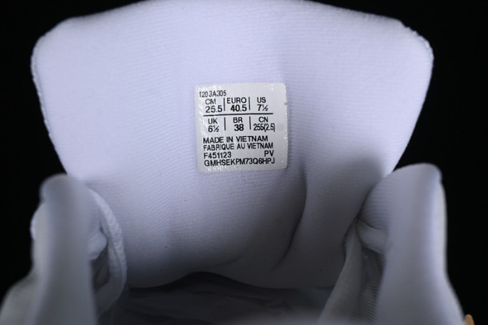 As*ic*s gel-quantum 360 viii 1203a305-101