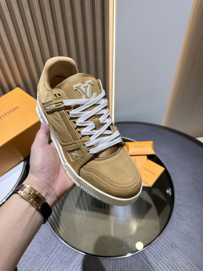 LV TRAINER SNEAKER LV-000565