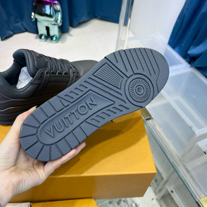 LV SNEAKER LV-000490